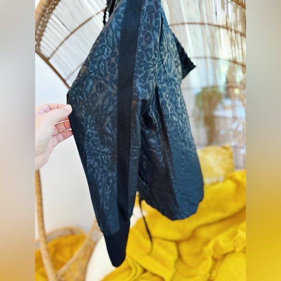 Zyia Active Size Small Leopard Windbreaker Bomber Jacket Hooded Lightweight - Picture 10 of 15